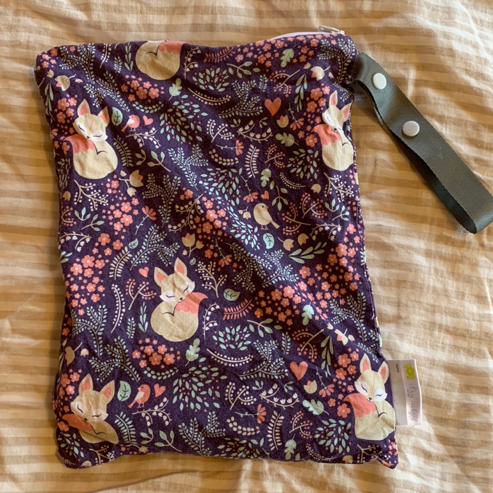Itzy Ritzy Sealed Wet Bag With Adjustable Handle